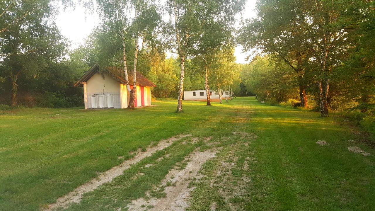 Camping De La Reuille Flere-la-Riviere Exterior foto